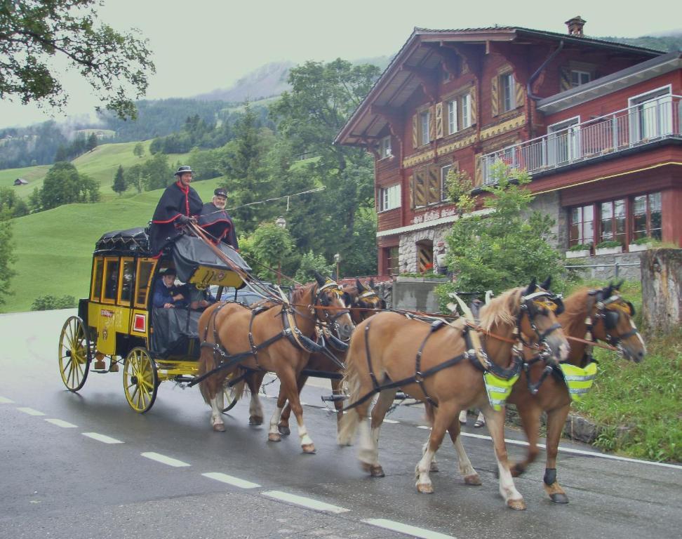 Hotel Posthaus Urigen Unterschachen Екстер'єр фото